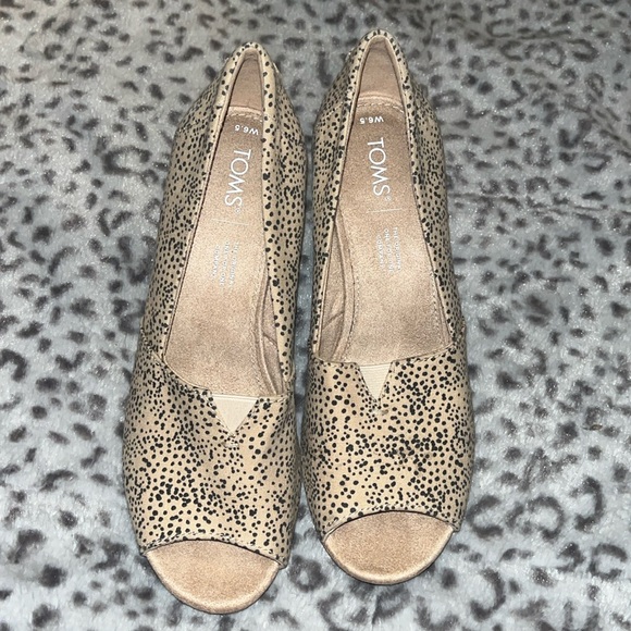 Toms Shoes - Toms woman michelle wedges size W 6.5 heels